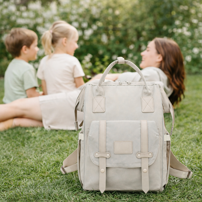 sac à dos à langer maman en plein air avec enfants